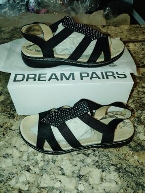 Dream Pairs Black Slingback Sandals with Rhinestone Accent 8 New In Box